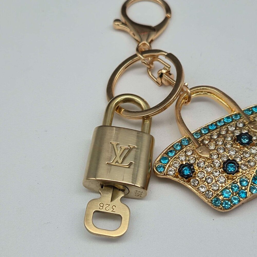 Louis Vuitton Authentic Gold Padlock 🔒 Key + Unbranded Keychain Bag Charm - Picture 4 of 9